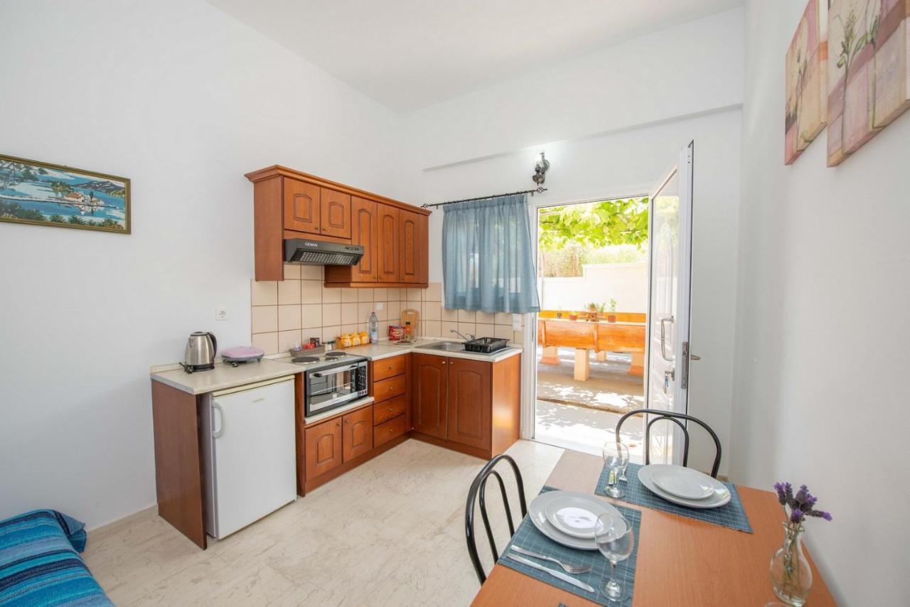 Lena'S Apartments Astrakeri 外观 照片