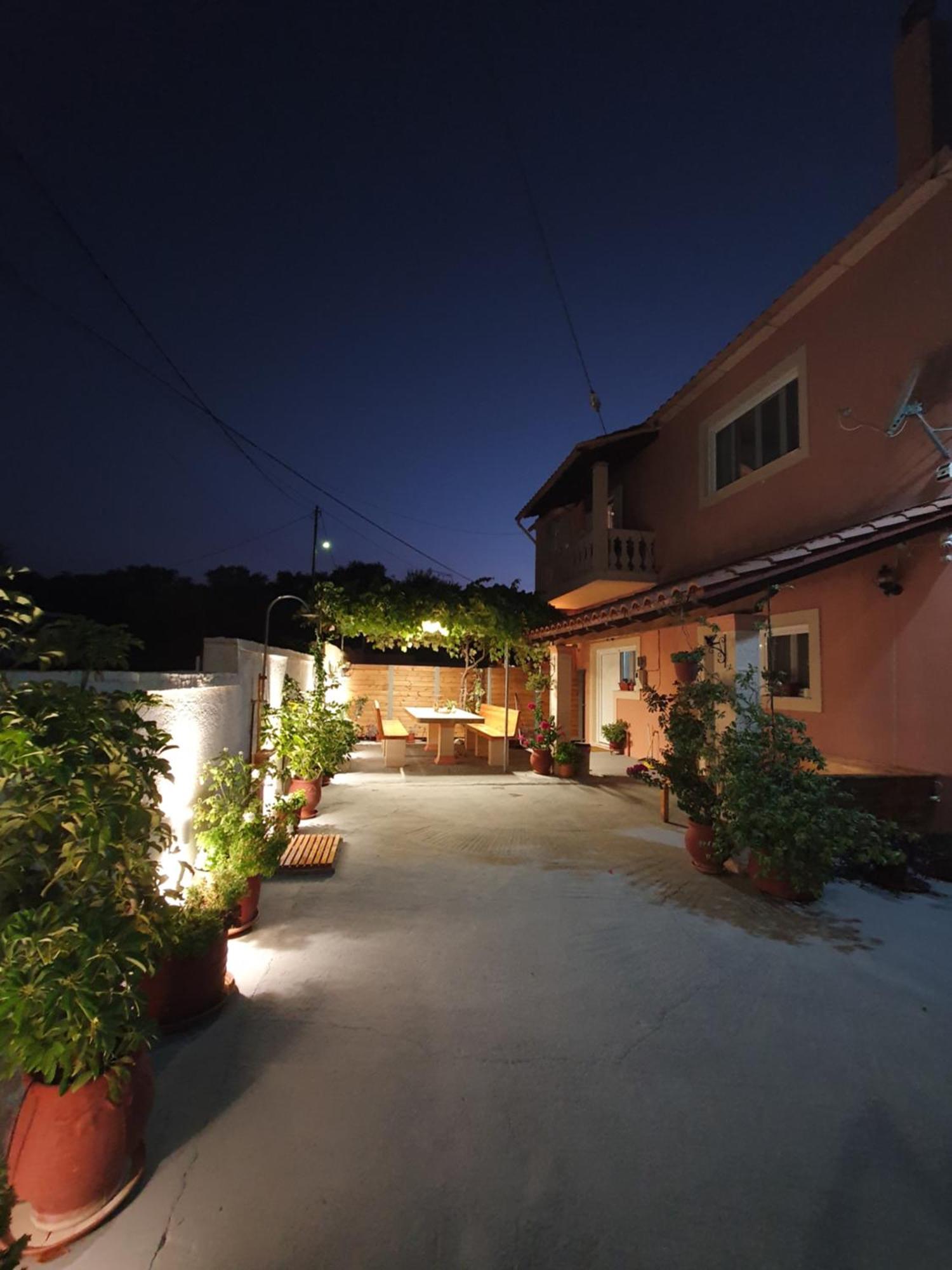 Lena'S Apartments Astrakeri 外观 照片